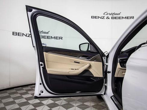 Used 2023 BMW 530e w/ Premium Package image 13