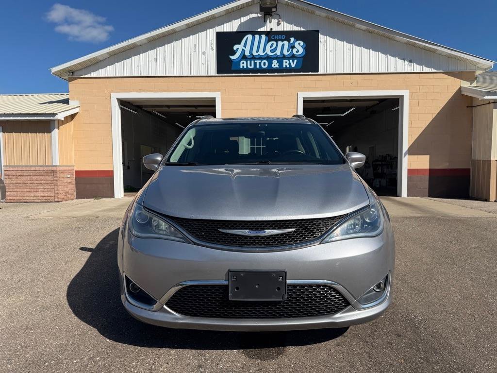 Used 2019 Chrysler Pacifica Touring-L FWD image 2