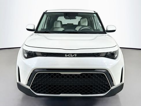 Used 2025 Kia Soul LX w/ LX Technology Package FWD image 2