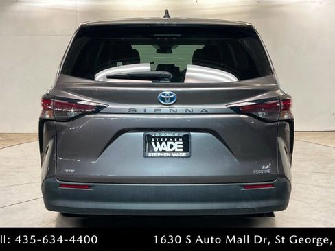Used 2023 Toyota Sienna LE AWD/4WD image 4