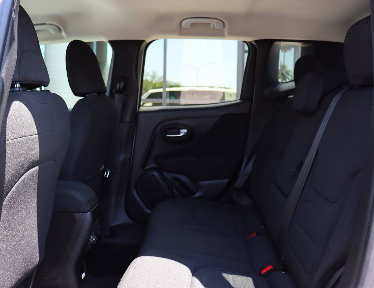 Used 2021 Jeep Renegade Latitude w/ Convenience Group FWD image 30