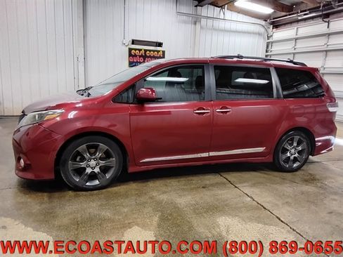 Used 2016 Toyota Sienna SE w/ SE Preferred Package FWD image 5