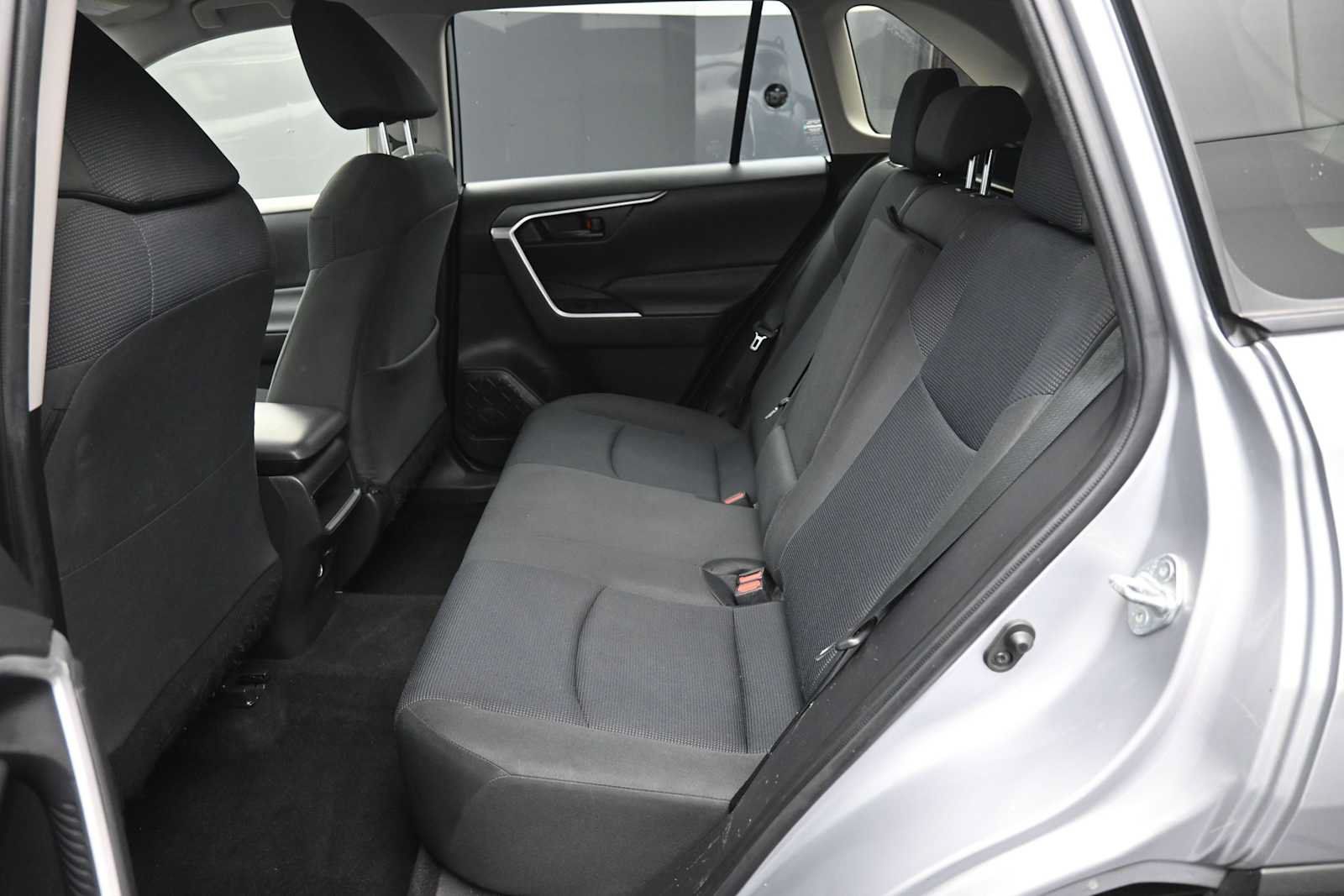 Used 2021 Toyota RAV4 LE AWD/4WD image 20