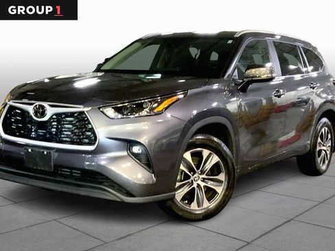 Used 2024 Toyota Highlander XLE image 1