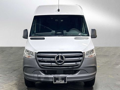 Used 2025 Mercedes-Benz Sprinter 2500 image 8