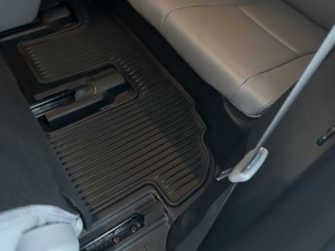 Used 2023 Toyota Highlander Limited image 40