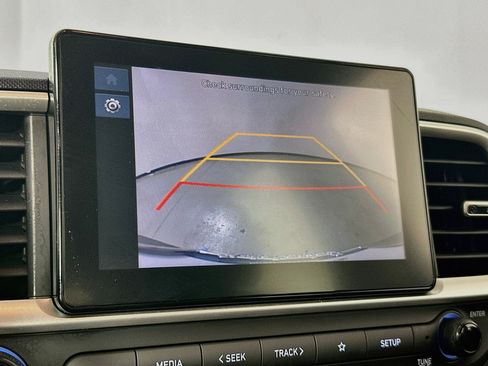 Used 2023 Hyundai Venue SEL FWD image 13