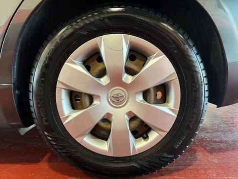 Used 2009 Toyota Camry LE image 32