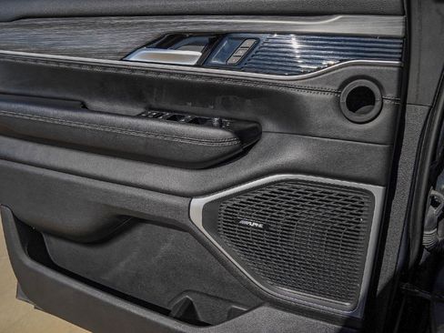 Used 2024 Jeep Wagoneer Series II w/ Flexible Seating Group image 21