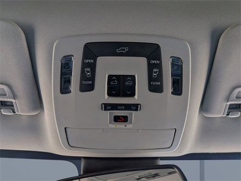 Used 2024 Toyota Sienna XLE image 26