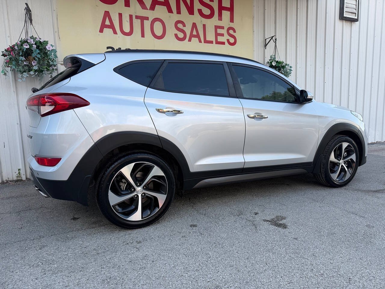 Used 2016 Hyundai Tucson Limited w/ Option Group 03 FWD image 3