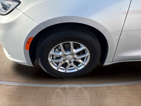 Used 2026 Chrysler Pacifica Select FWD image 32