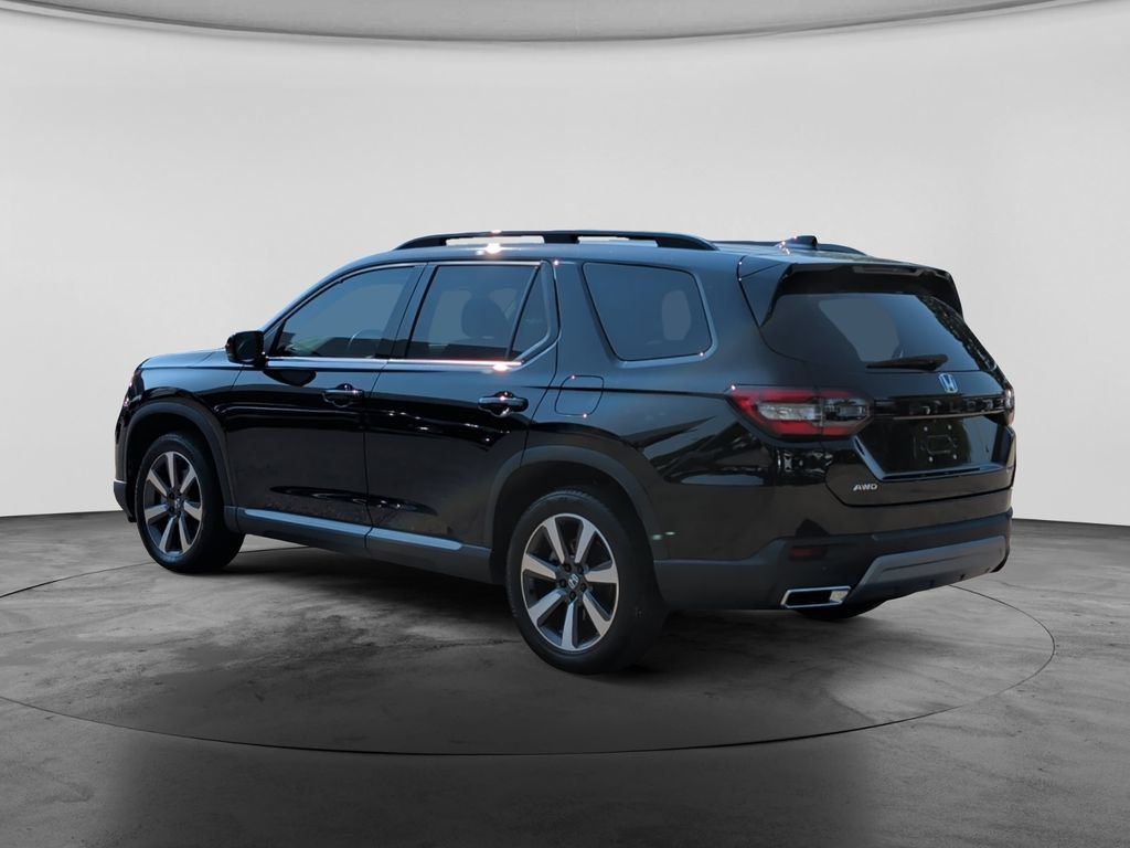 Used 2025 Honda Pilot Touring image 5
