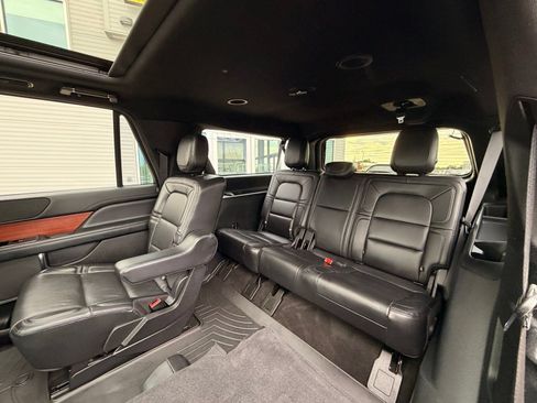 Used 2021 Lincoln Navigator L Reserve AWD/4WD image 17