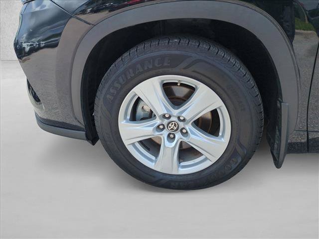 Used 2024 Toyota Highlander LE FWD image 22