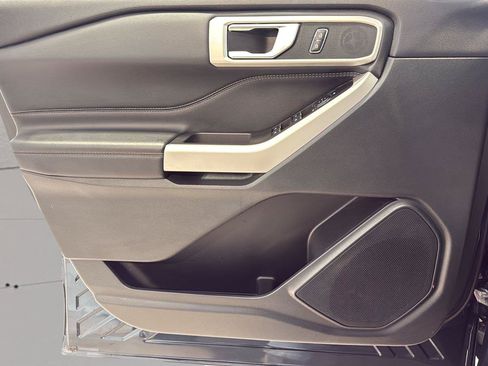Certified 2024 Ford Explorer XLT RWD image 24