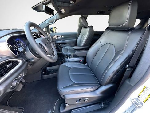 New 2026 Chrysler Pacifica Select FWD image 19