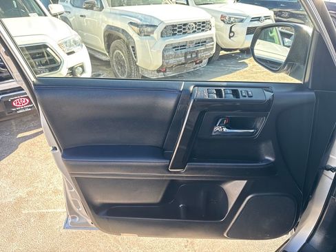 Used 2024 Toyota 4Runner TRD Off-Road Premium image 33