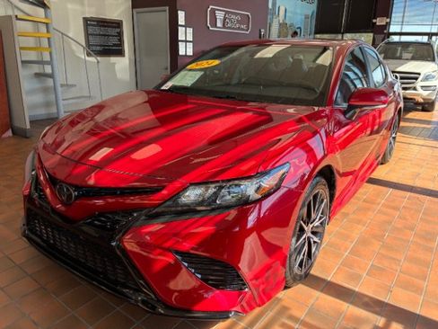 Used 2024 Toyota Camry SE FWD image 7