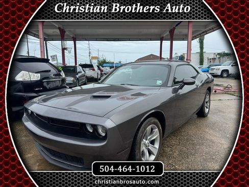 Used 2019 Dodge Challenger SXT RWD image 1