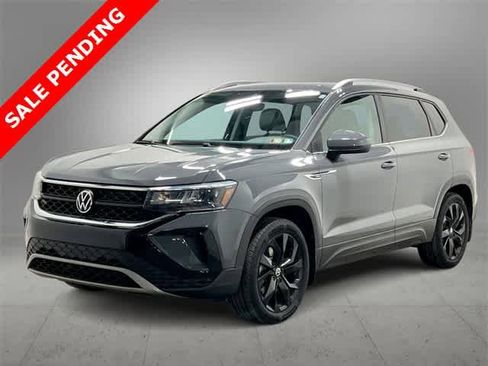 Certified 2023 Volkswagen Taos SE image 1