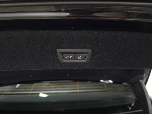 Used 2026 BMW i7 xDrive60 w/ Executive Package AWD/4WD image 9