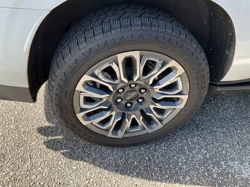 Used 2023 GMC Yukon XL Denali Ultimate image 10