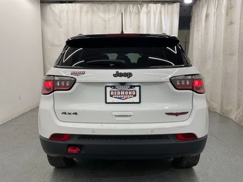 Used 2025 Jeep Compass Trailhawk AWD/4WD image 6