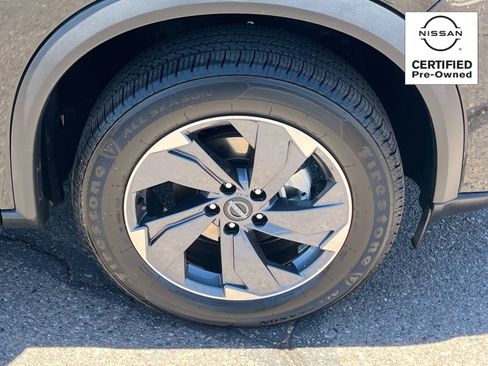 Certified 2025 Nissan Rogue SV FWD image 8