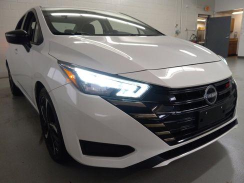 Used 2024 Nissan Versa SR image 5