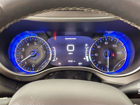 Used 2024 Chrysler Pacifica Touring-L FWD image 19