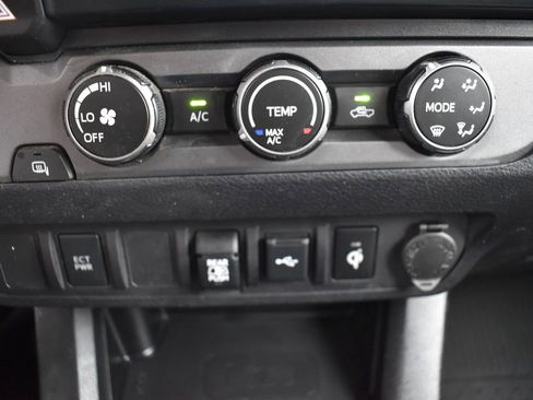 Used 2020 Toyota Tacoma TRD Sport image 15