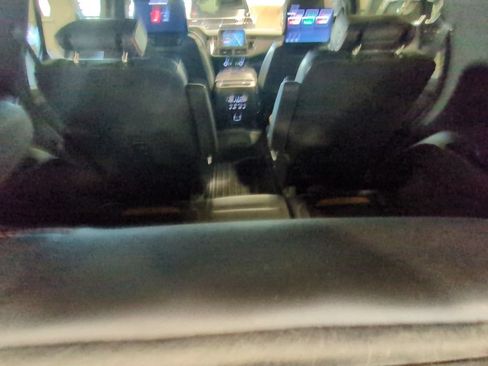 Used 2023 GMC Yukon AT4 w/ AT4 Premium Package AWD/4WD image 33