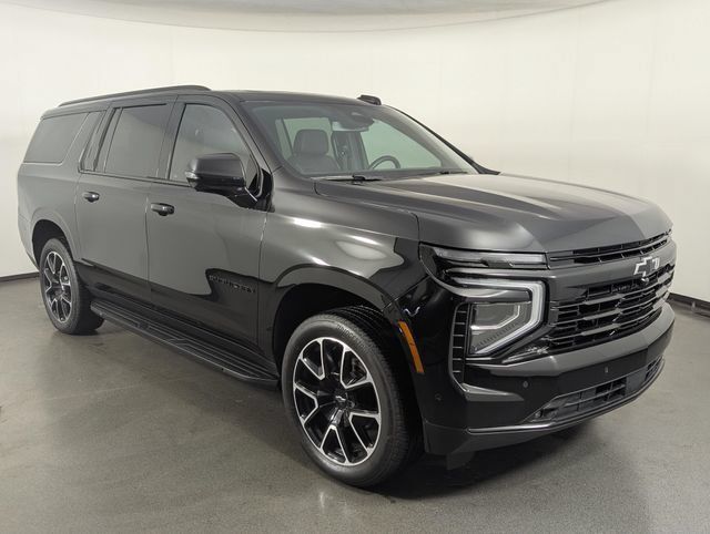 Used 2025 Chevrolet Suburban RST w/ Comfort Package AWD/4WD image 2