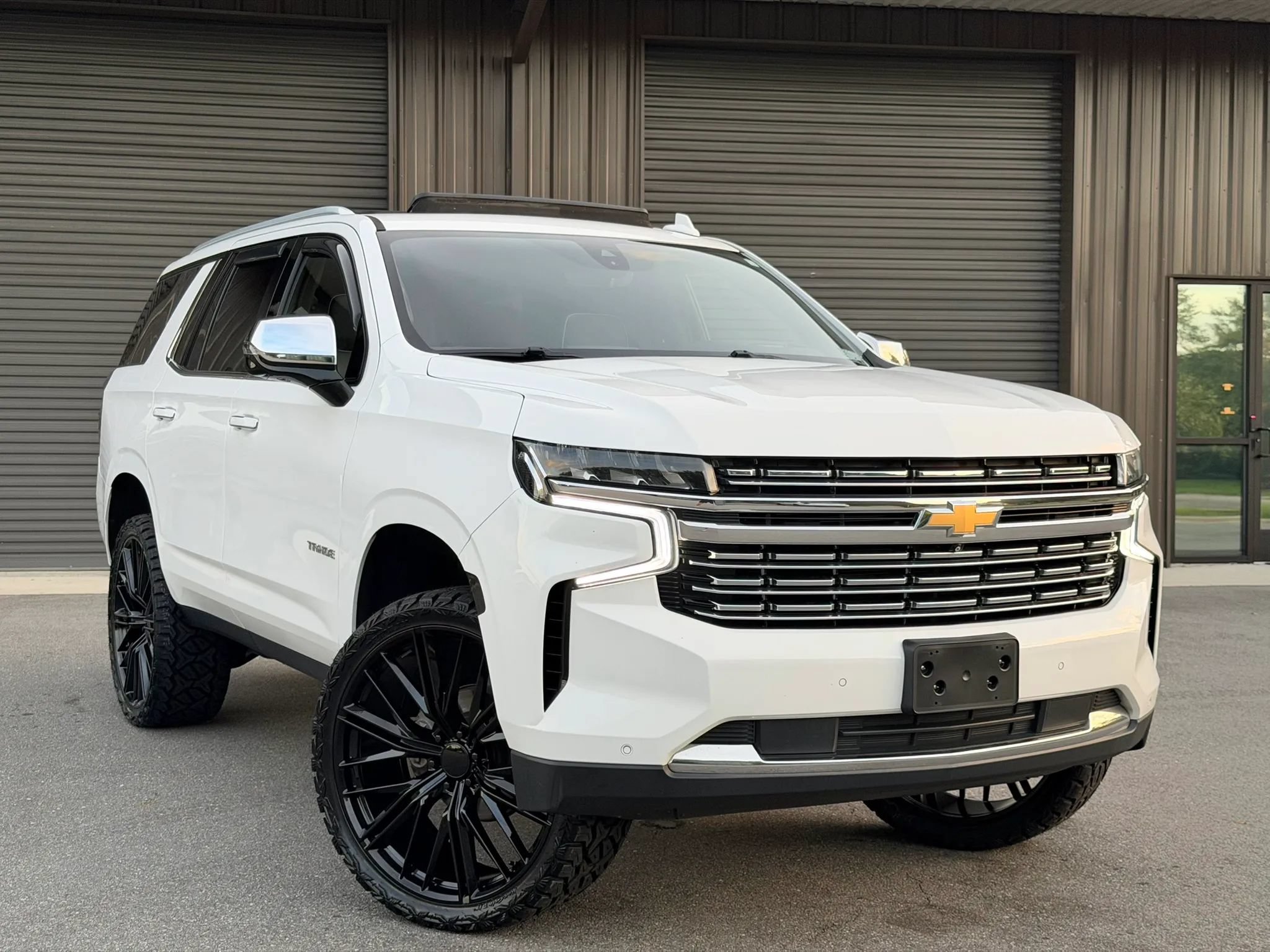 Used 2021 Chevrolet Tahoe Premier w/ Premium Package AWD/4WD image 1
