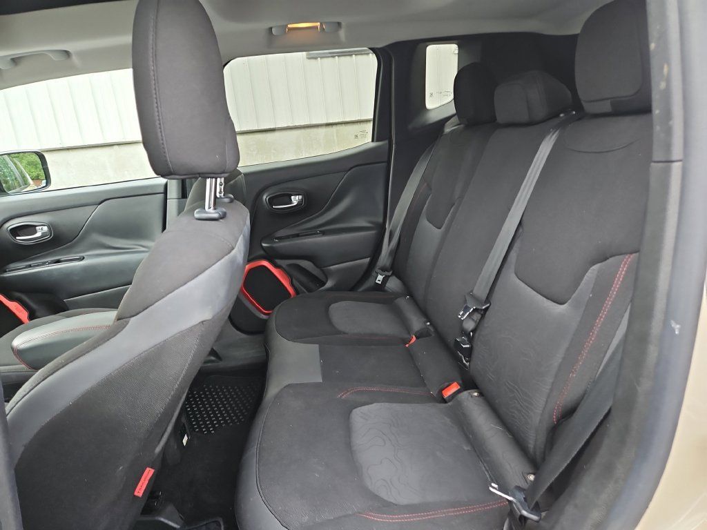 Used 2016 Jeep Renegade Trailhawk AWD/4WD image 17
