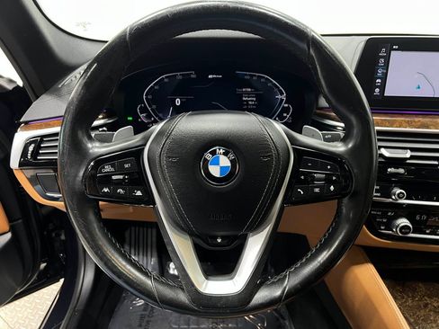 Used 2020 BMW 530e xDrive w/ Premium Package image 24