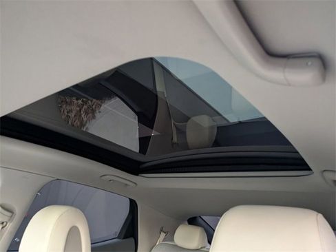 Used 2025 Genesis GV60 RWD image 10