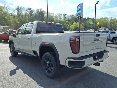 New 2026 GMC Sierra 2500 AT4 w/ AT4 Premium Plus Package AWD/4WD image 4