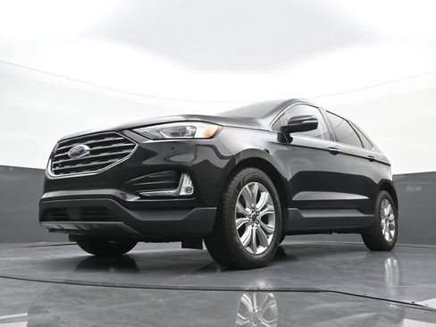 Used 2019 Ford Edge Titanium w/ Cold Weather Package AWD/4WD image 22