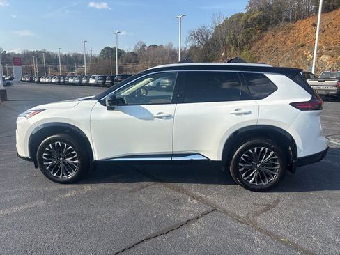 Used 2026 Nissan Rogue Platinum w/ Platinum Premium Package image 2