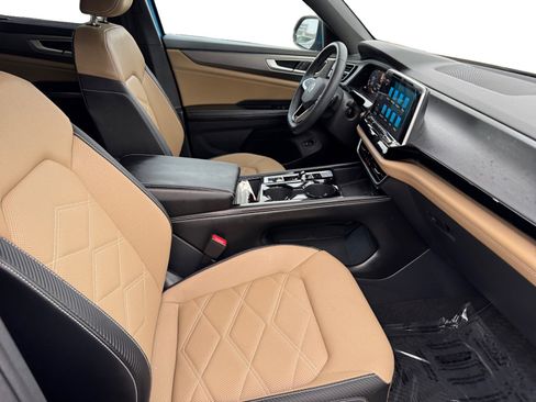 Used 2024 Volkswagen Atlas Cross Sport SE image 15