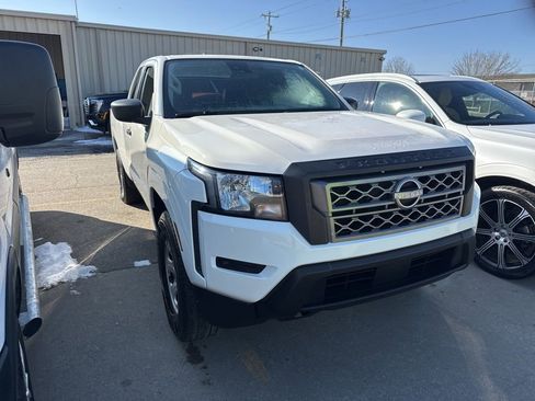 Used 2022 Nissan Frontier S image 2