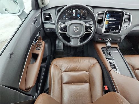 Used 2020 Volvo XC90 T6 Momentum w/ Protection Package Premier image 11