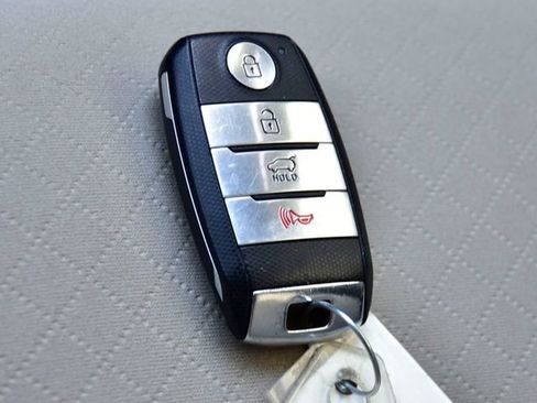 Used 2020 Kia Sorento S AWD/4WD image 25