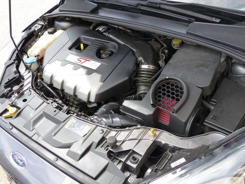 Used 2017 Ford Focus ST FWD image 19