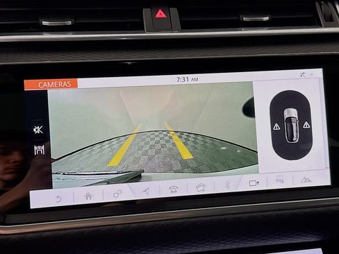 Used 2018 Land Rover Range Rover Velar R-Dynamic SE image 19