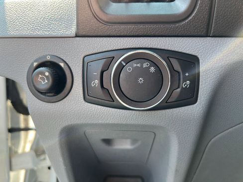 Used 2016 Ford Transit 150 XLT image 28