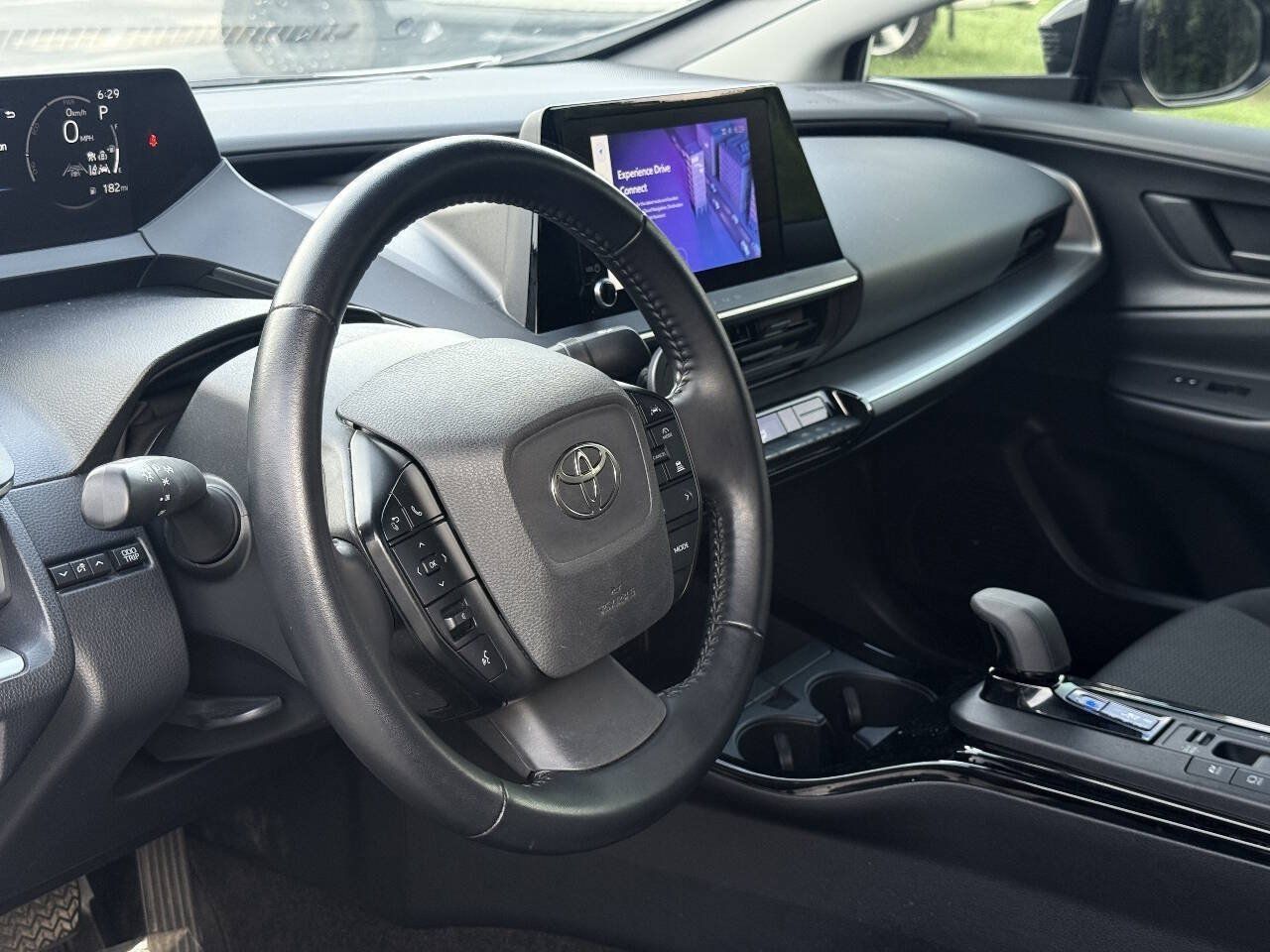 Used 2024 Toyota Prius LE FWD image 12