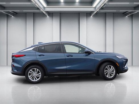 Used 2026 Buick Envista Preferred w/ Advanced Safety Package image 3